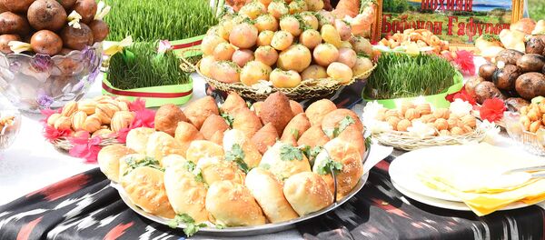 Праздник мёда, хлеба и картофеля в г. Худжанд Согдийской области - Sputnik Таджикистан