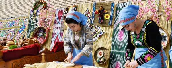 Праздник мёда, хлеба и картофеля в г. Худжанд Согдийской области - Sputnik Тоҷикистон