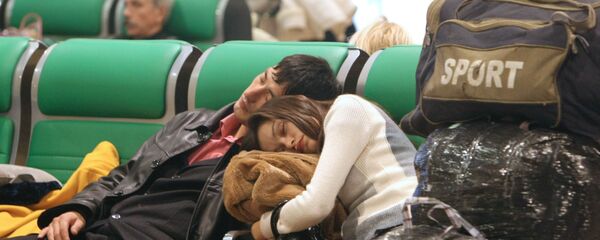 Пассажиры в аэропорту Домодедово, архивное фото - Sputnik Тоҷикистон