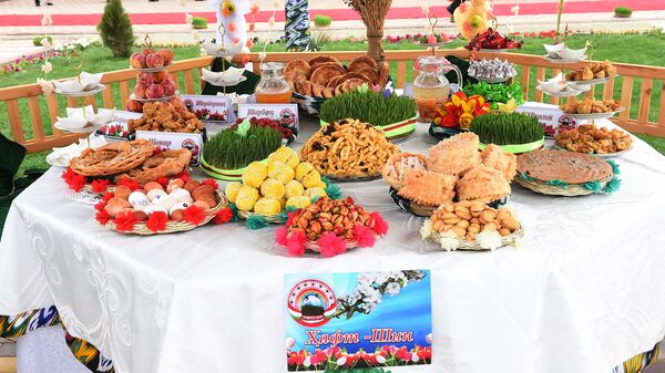 Традиционный праздничный стол на Навруз - Sputnik Таджикистан