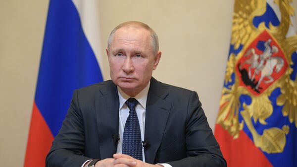 Президент РФ Владимир Путин во время обращения к гражданам из-за ситуации с угрозой распространения коронавирусной инфекции - Sputnik Таджикистан