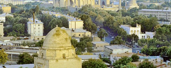 Вид на город Самарканд в Узбекистане. На заднем плане - площадь Регистан. - Sputnik Таджикистан