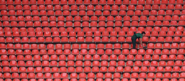Пустая трибуна стадиона, архивное фото Пустая трибуна стадиона, архивное фото - Sputnik Таджикистан