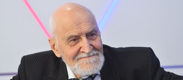 Ведущий и зоолог Николай Дроздов Ведущий и зоолог Николай Дроздов - Sputnik Таджикистан