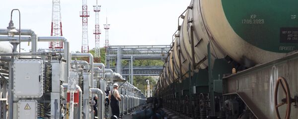 Цистерна с нефтью, архивное фото - Sputnik Таджикистан