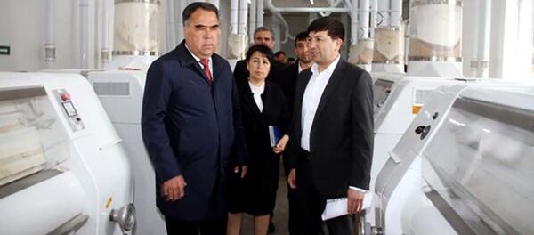 Председатель Согдийской области Раджаббой Ахмадзода - Sputnik Тоҷикистон