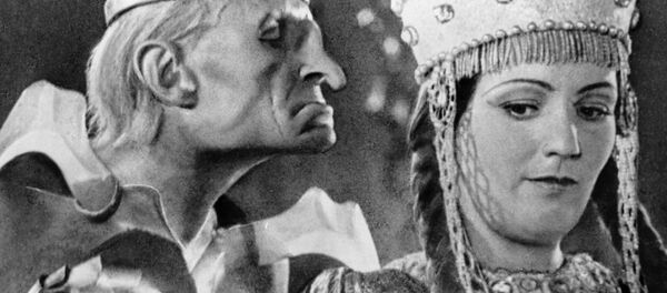 Кадр с артистами Григорием Милляром в роли Кащея и Галины Григорьевны в роли Марьи Моревны в фильме Кащей Бессмертный Кадр с артистами Григорием Милляром в роли Кащея и Галины Григорьевны в роли Марьи Моревны в фильме Кащей Бессмертный - Sputnik Таджикистан