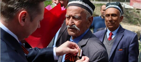 95-летний ветеран из Согда награждён юбилейной медалью к 75-летию Победы - Sputnik Таджикистан