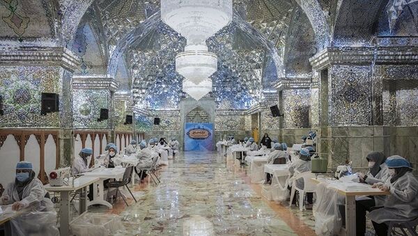 Зеркальная мечеть Шах-Черах адаптирована под фабрику по производству масок - Sputnik Таджикистан