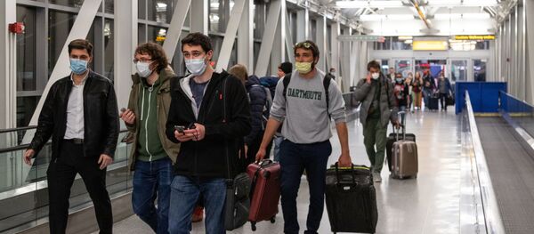 Граждане в аэропорту, архивное фото Граждане в аэропорту, архивное фото - Sputnik Таджикистан