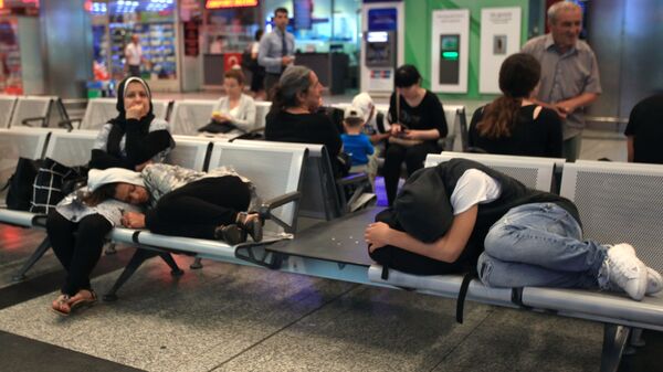 Ситуация в международном аэропорту имени Ататюрка в Стамбуле - Sputnik Таджикистан