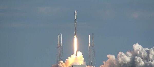 Дональд Трамп подписал указ о праве США на добычу ресурсов на Луне - Sputnik Таджикистан