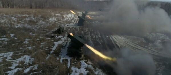 Беспилотник указал «Градам» цель: эффектные кадры учебных стрельб - YouTube - Sputnik Таджикистан