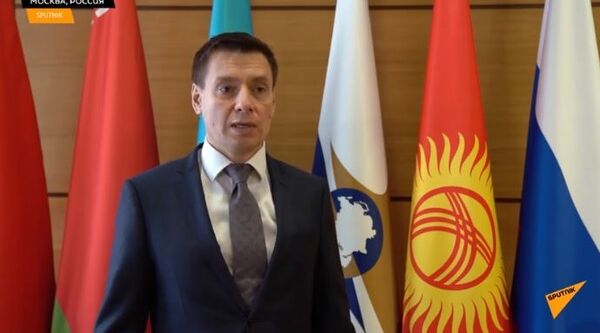 В условиях пандемии: страны ЕАЭС устраняют таможенные барьеры - видео - Sputnik Таджикистан