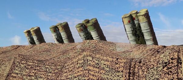 При всех атрибутах противовирусной обороны: учения расчетов ЗРК С-300 в Таджикистане - Sputnik Таджикистан