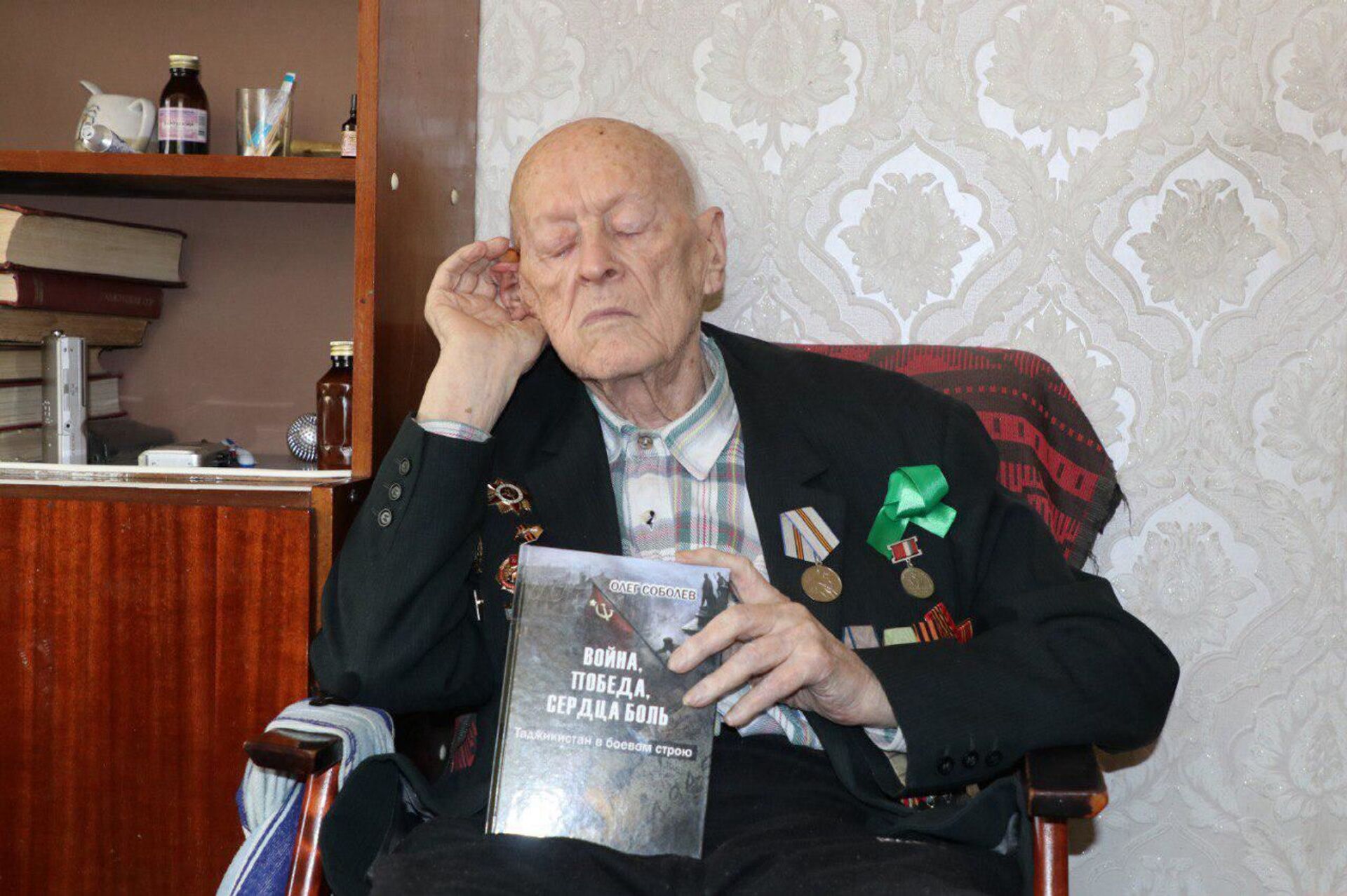 Ветеран Великой Отечественной войны (ВОВ) Олег Дмитриевич Соболев из Таджикистана в 97-летнем возрасте написал книгу  - Sputnik Таджикистан, 1920, 29.12.2025