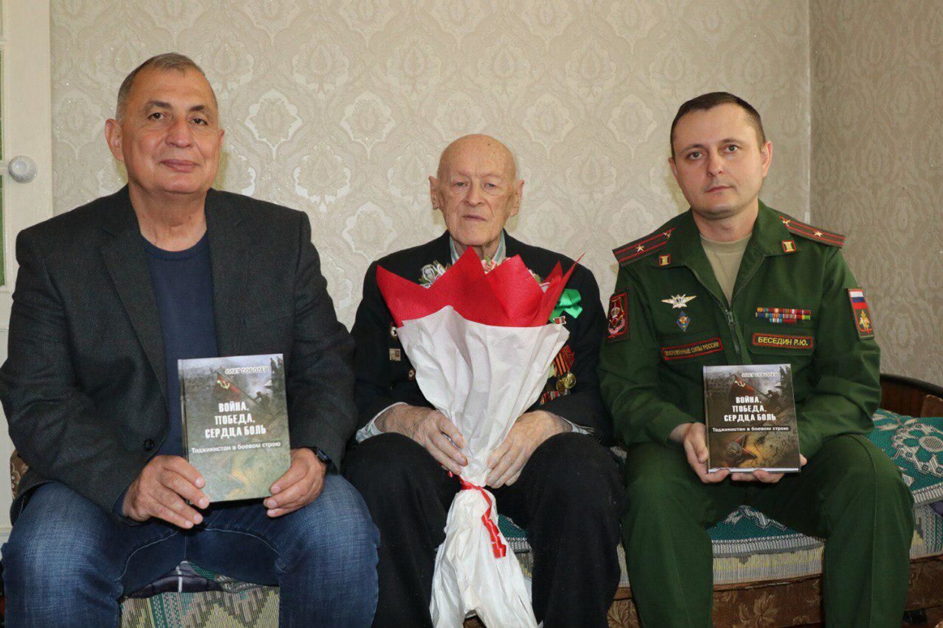 Ветеран Великой Отечественной войны (ВОВ) Олег Дмитриевич Соболев из Таджикистана в 97-летнем возрасте написал книгу Ветеран Великой Отечественной войны (ВОВ) Олег Дмитриевич Соболев из Таджикистана в 97-летнем возрасте написал книгу - Sputnik Таджикистан, 1920, 28.03.2025