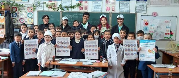 Встреча в 19 средних школах Шохмансурского района Душанбе по информированию о коронавирусе - Sputnik Таджикистан