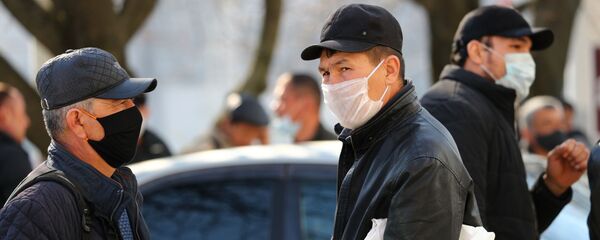 Мигранты у здания УФМС - Sputnik Тоҷикистон