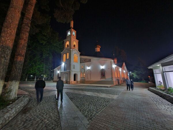 Пасха в Свято-Никольском соборе в Душанбе - Sputnik Таджикистан