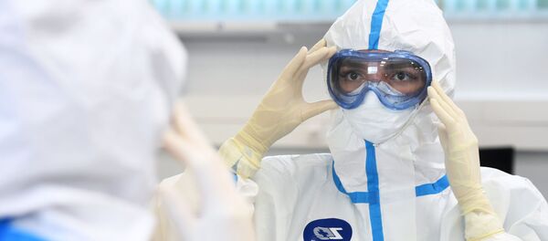 Сотрудница инфекционного центра  - Sputnik Тоҷикистон