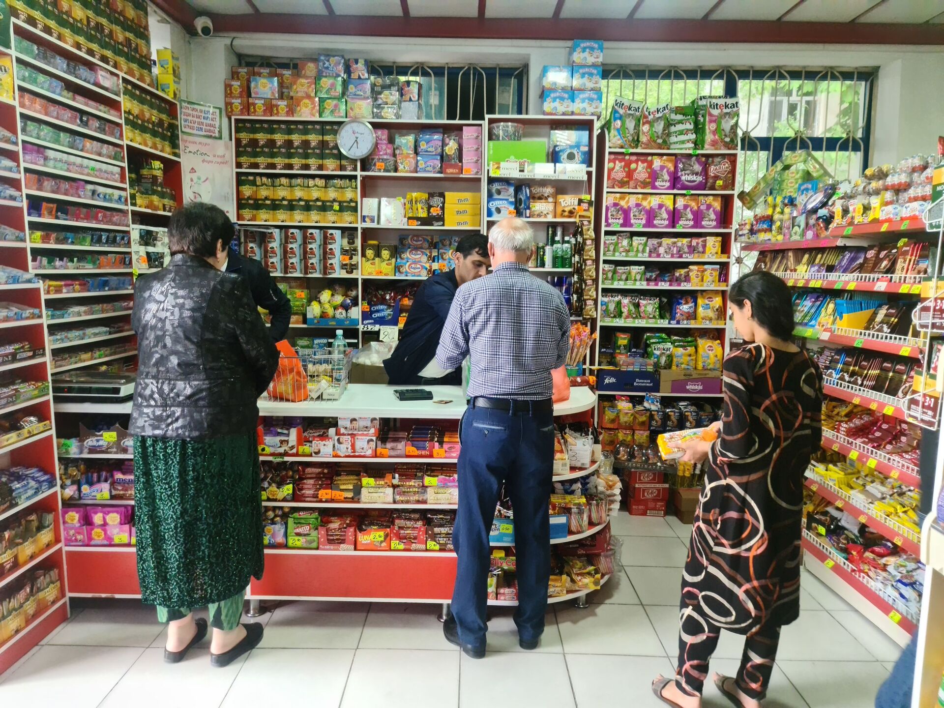 Таджик магазин. Магазины в Таджикистане. Продуктовые магазины в Таджикистане. Магазин продукты Таджикистан.