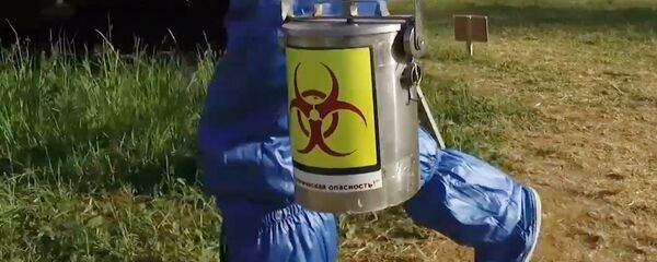 Работа полевой биолаборатории Министерства обороны РФ, развернутой на авиабазе Орио-аль-Серио в Италии Работа полевой биолаборатории Министерства обороны РФ, развернутой на авиабазе Орио-аль-Серио в Италии - Sputnik Таджикистан