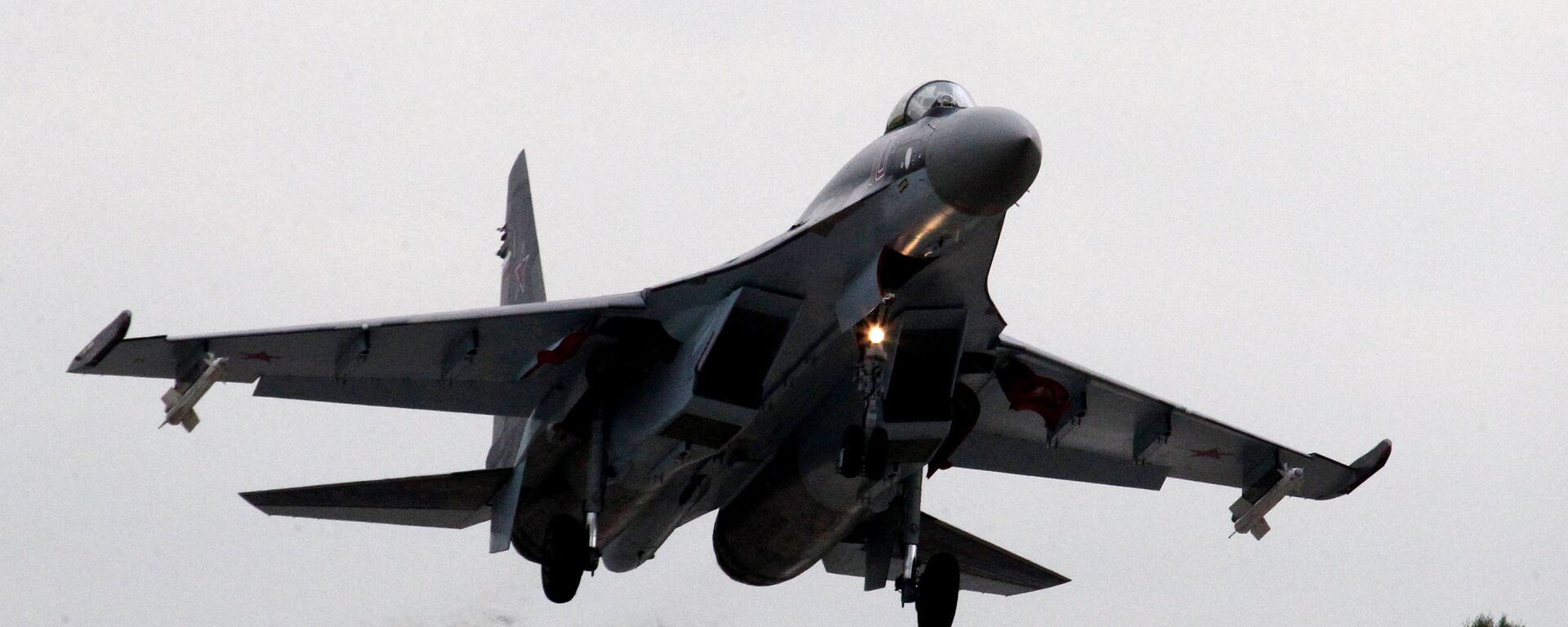 Истребитель Су-35С  - Sputnik Таджикистан, 1920, 23.04.2026