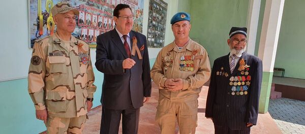 Посол России Игорь Лякин-Фролов поздравил ветеранов Посол России Игорь Лякин-Фролов поздравил ветеранов - Sputnik Таджикистан