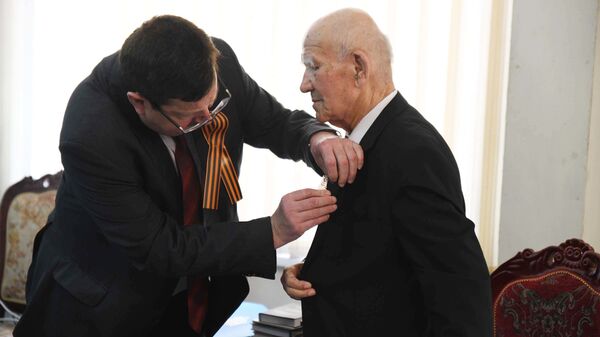 Награждение ветеранов с 75 летием победы - Sputnik Таджикистан