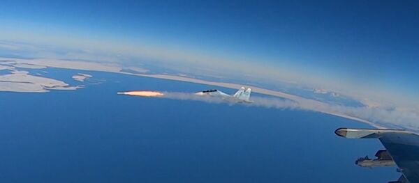 Учения истребительной авиации: 50 экипажей устроили воздушный бой над Тверской областью - Sputnik Таджикистан