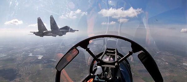 Су-24 и Су-30СМ нанесли удары по условному противнику в Балтике - YouTube - Sputnik Таджикистан