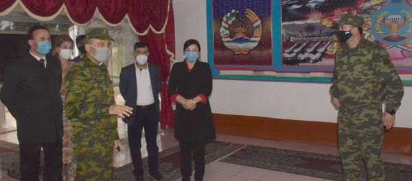 Вице премьер-министра Таджикистан посетила военную часть в городе Душанбе - Sputnik Тоҷикистон