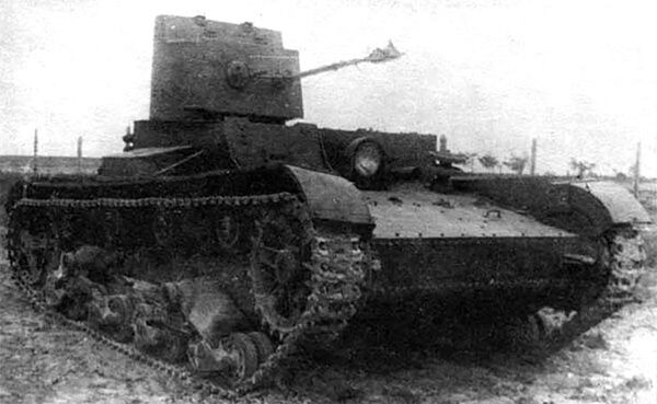 Советский легкий химический (огнеметный) танк ХТ-26/БХМ-3 - Sputnik Таджикистан
