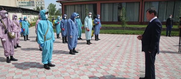 Генерал-полковник полиции Рахимзода Рамазон Хамро провел инструктаж персонала специальной (уборочной) бригады по дезинфекции  - Sputnik Тоҷикистон