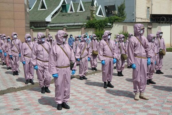 Супоришҳои қатъии Раҳимзода дар робита ба COVID-19: кӯчаҳои Душанбе дезинфексия шаванд Супоришҳои қатъии Раҳимзода дар робита ба COVID-19: кӯчаҳои Душанбе дезинфексия шаванд - Sputnik Тоҷикистон