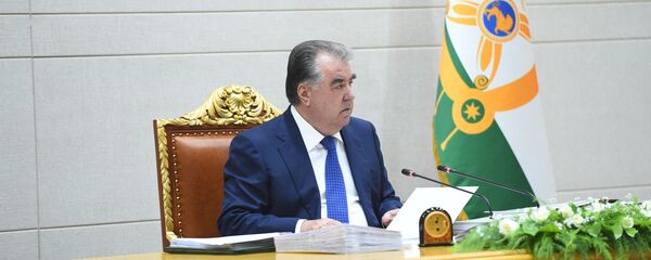 Президент Республики Таджикистан Эмомали Рахмон на заседании правительсва Президент Республики Таджикистан Эмомали Рахмон на заседании правительсва - Sputnik Тоҷикистон