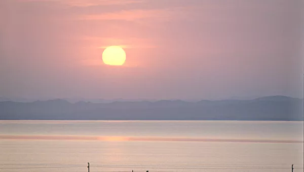 Водохранилище, образованное Каракумской плотиной на реке Сырдарье, архивное фото - Sputnik Тоҷикистон