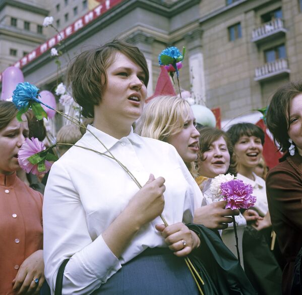 Москвички-участницы первомайской демонстрации, 1969 год - Sputnik Таджикистан