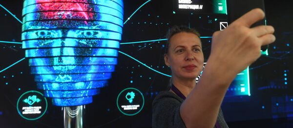 Посетительница в Инновационном центре Сколково - Sputnik Таджикистан