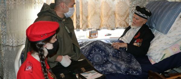 В Таджикистане врачи 201 военной базы оказали медпомощь ветеранам ВОВ В Таджикистане врачи 201 военной базы оказали медпомощь ветеранам ВОВ - Sputnik Таджикистан