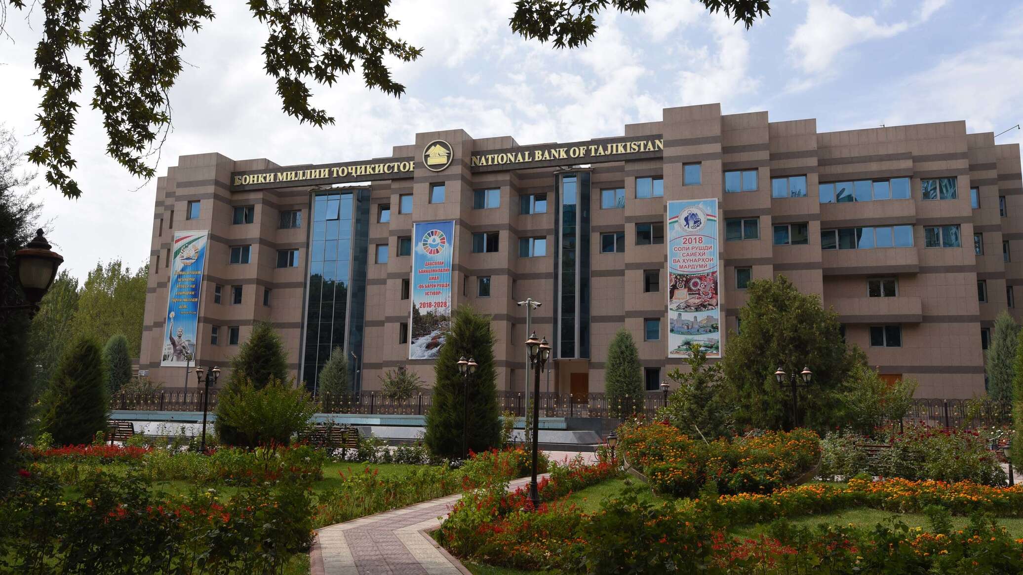 Страхование в Таджикистане 2023: как застраховать жизнь деньги квартиру ...