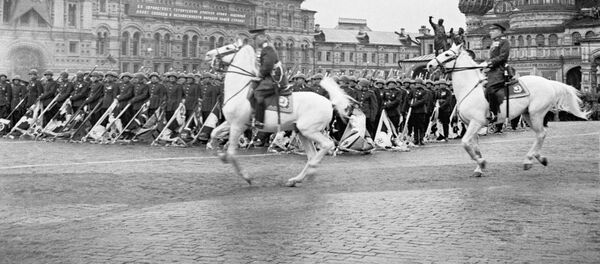 Парад на Красной площади в Москве 24 июня 1945 года - Sputnik Тоҷикистон