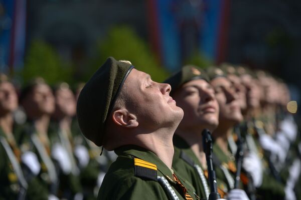 Военнослужащие на военном параде на Красной площади, посвященном 69-й годовщине Победы в Великой Отечественной войне - Sputnik Таджикистан
