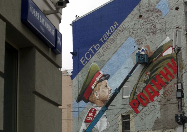 Граффити с изображением героев фильма «Офицеры» - Sputnik Таджикистан