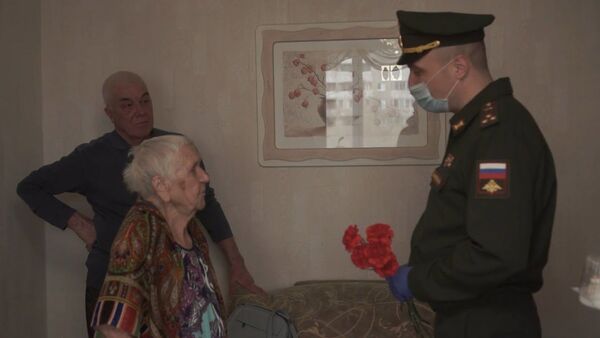 Военные разведчики поздравили ветерана Великой Отечественной войны - YouTube - Sputnik Таджикистан