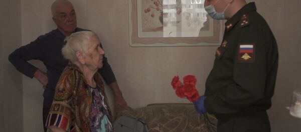 Военные разведчики поздравили ветерана Великой Отечественной войны - YouTube - Sputnik Таджикистан