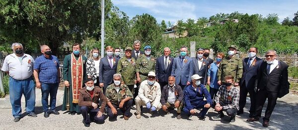 Посольство РФ в Душанбе наградило военных активистов медалями в честь 75-летия Победы Посольство РФ в Душанбе наградило военных активистов медалями в честь 75-летия Победы - Sputnik Таджикистан