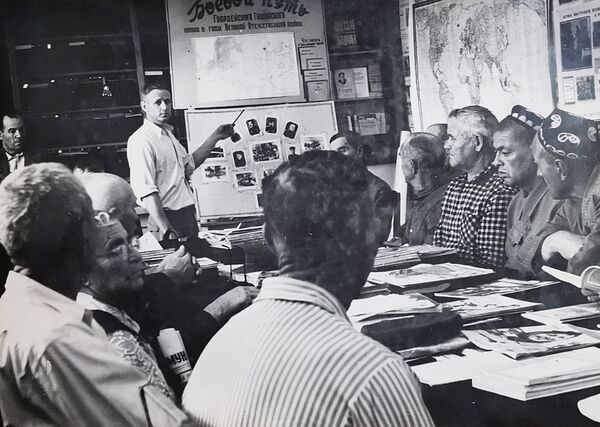 Александр Секретов на работе в Таджикской ССР - Sputnik Таджикистан