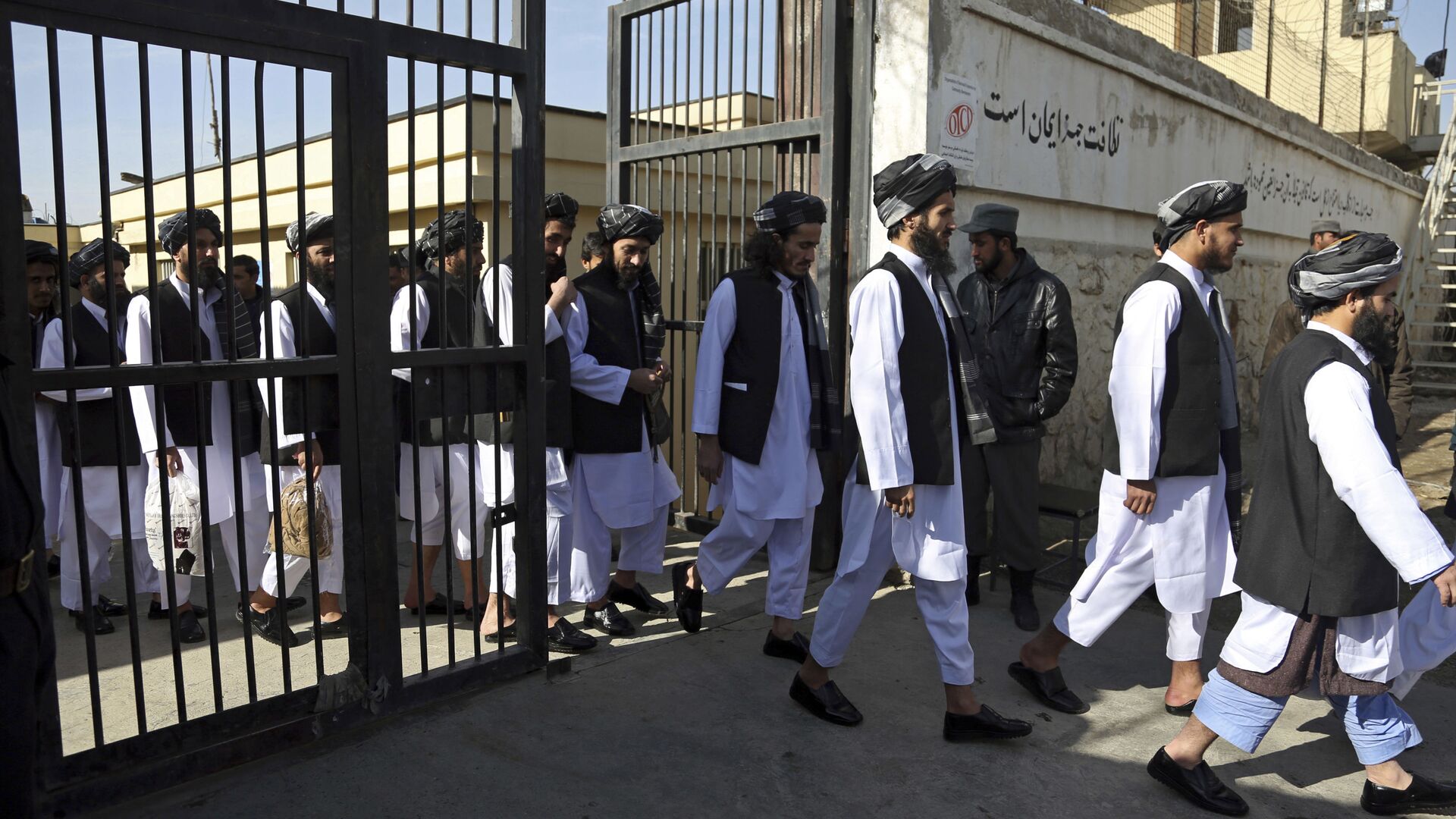 Афганские заключенные готовятся к освобождению из тюрьмы, архивное фото - Sputnik Таджикистан, 1920, 19.08.2021